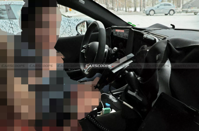 梅赛德斯-AMG 新款 GT 四门电动车内饰首曝：运动型方向盘，动力预估超 1300 马力