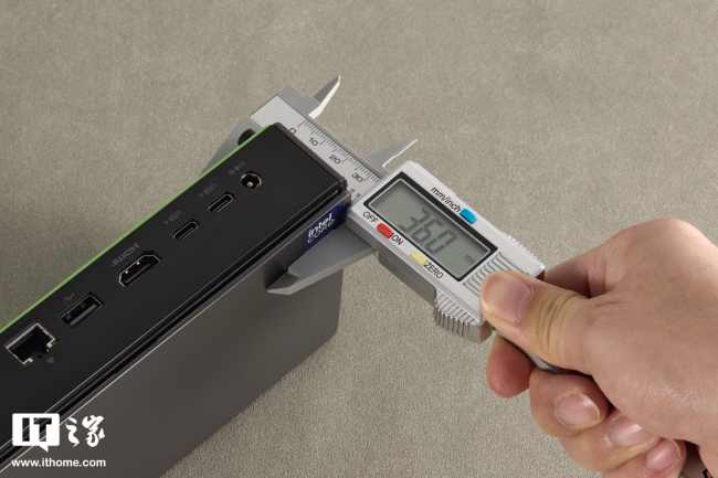 IT之家开箱极摩客 K13 迷你主机图赏：配 5Gb 以太网口、搭酷睿 Ultra 7-256V 处理器