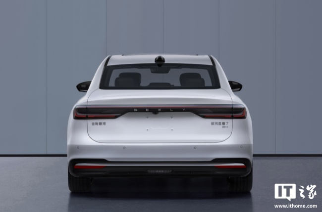 吉利银河星耀 7 官宣，号称全球首款四驱中级电混轿车