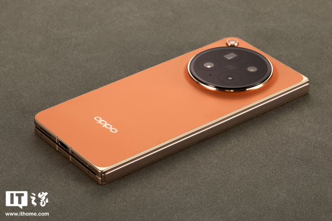 IT之家开箱OPPO Find N6 图赏：号称“全球最平整折叠手机”，无感折痕，久用平整