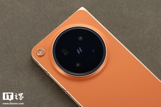 IT之家开箱OPPO Find N6 图赏：号称“全球最平整折叠手机”，无感折痕，久用平整