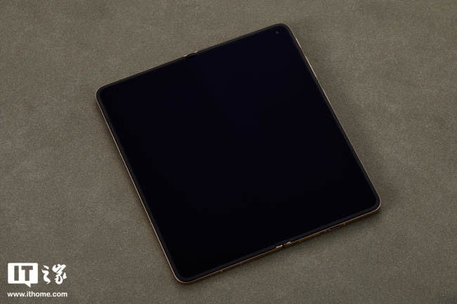 IT之家开箱OPPO Find N6 图赏：号称“全球最平整折叠手机”，无感折痕，久用平整