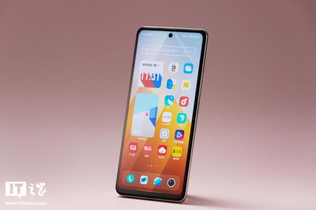 前 iQOO Z 系列产品经理马钰伦解答厂商为什么不出中高端 LCD 手机，称不再是一个“划算的选择”