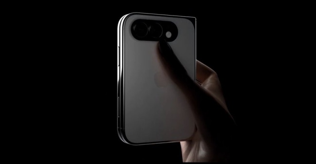 苹果折叠 iPhone Fold 渲染图再曝：后摄缩小凸起，整体更精致