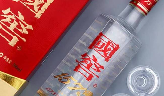 有品牌销量暴跌90%，白酒厂集体押注低度“救命酒”