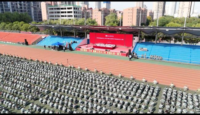 淬炼青春担使命 扬帆启航新征程   ——陕西工商职业学院举行2025级新生开学典礼暨军训动员大会