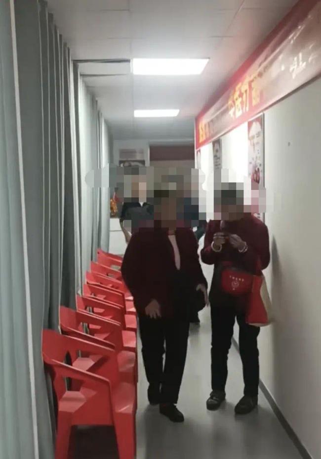养生馆“围猎”老年人：万元理疗仪号称可治50种疾病