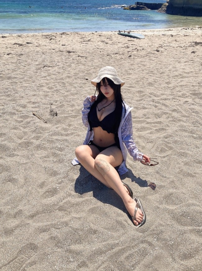 富有且慷慨！ 国外小姐姐cos《尼尔：机械纪元》2B