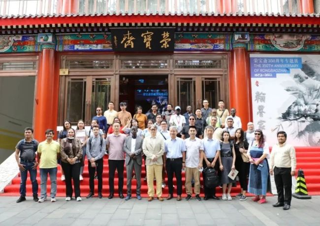 多国记者走进荣宝斋 感受中国传统文化艺术的魅力