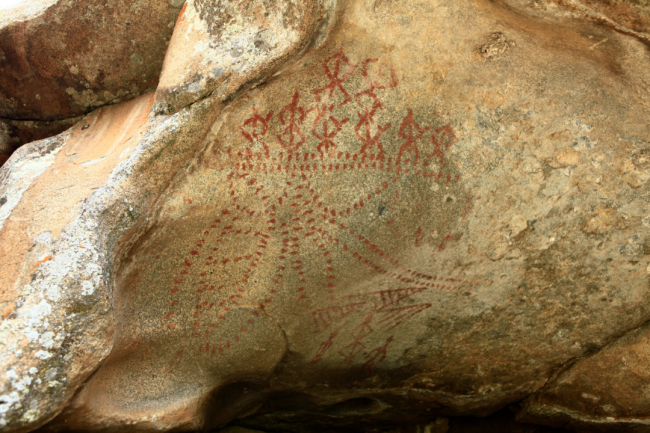哈巴河多尕特洞穴彩绘岩画中抽象的图案