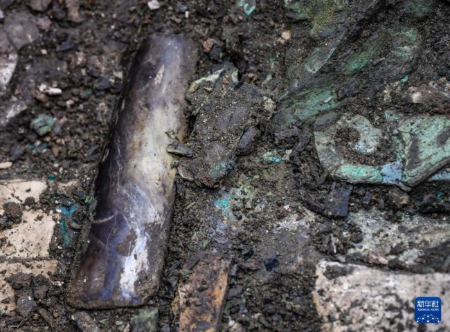 　　这是在四川德阳广汉市三星堆考古发掘现场7号“祭祀坑”拍摄的玉器（9月2日摄）。新华社记者 王曦 摄