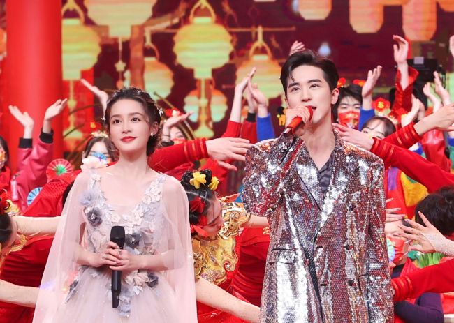 2022北京台春晚，时代少年团、蔡徐坤带来歌舞表演