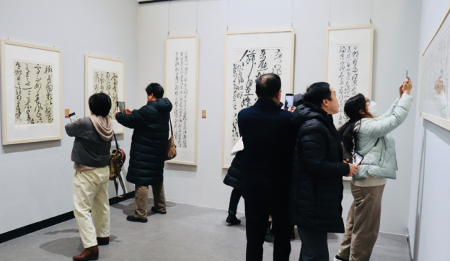 “放怀海曙—厚祥草书作品展”亮相亚东柒号文创园