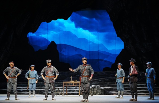 大型现代川剧《红漫巴山》在京上演
