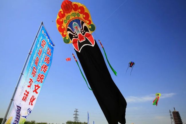 潍坊人放的不是风筝，是人类的想象力