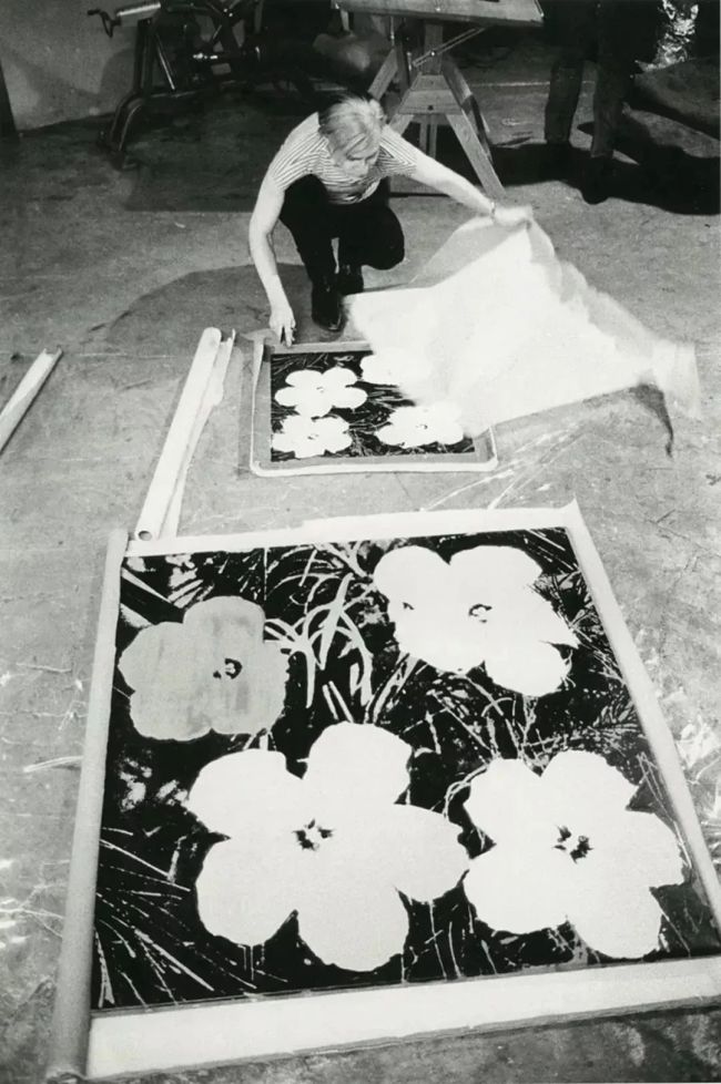 《Factory： Andy Warhol》，是美国摄影师史蒂芬·肖尔1965—1967年间在安迪·沃霍尔艺术“工厂”拍摄的照片合集。