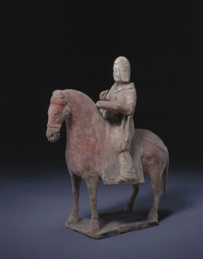 陶彩绘骑马男俑，北魏。来源/故宫博物院