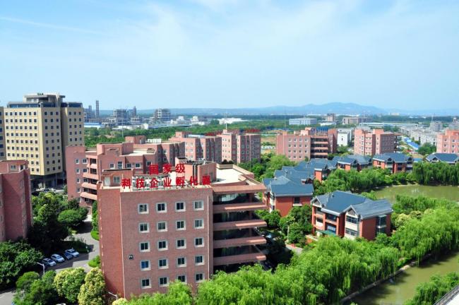 知名颂扬家祖海到炎黄科技园参不雅
