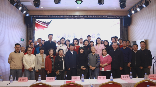 以诗为舟赴春光 青春诵读传薪火——人民美术文化园举办五四青年节诗诵会暨新一期小人书IP活动