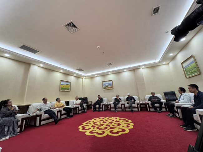 走遍中国写生团内蒙古站座谈会 钱晓鸣摄影
