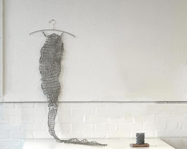 在编织与解构之间： 朱敏瑜（Minyu Zhu） 的Interweave 系列与“无器官的身体”