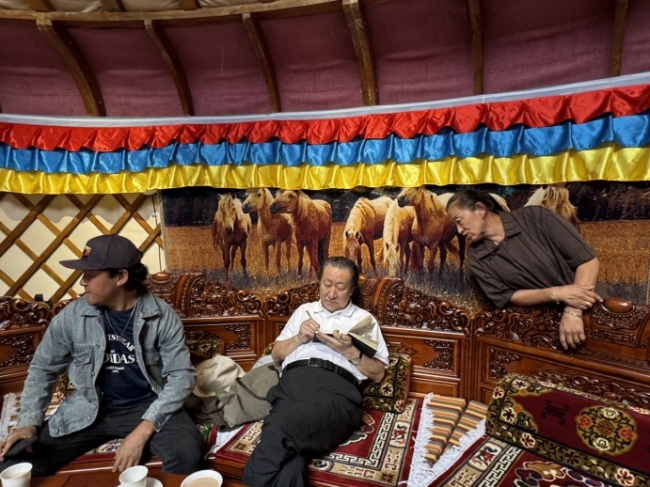“走遍中国”写生那达慕：探寻草原文化密码