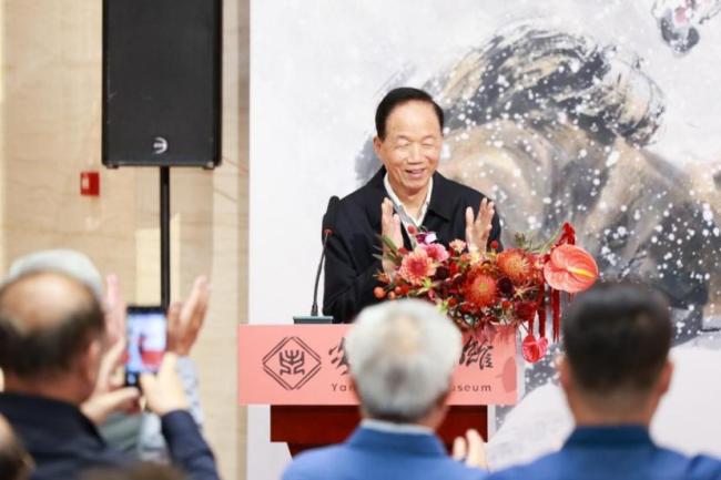 中国画院名誉院长、中国首席大检察官、最高人民检察院原检察长贾春旺宣布画展开幕