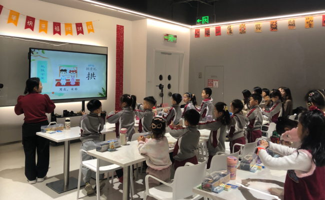 以阅读照亮成长之路,句象书店联袂北京中学共建多维书香育东说念主体系