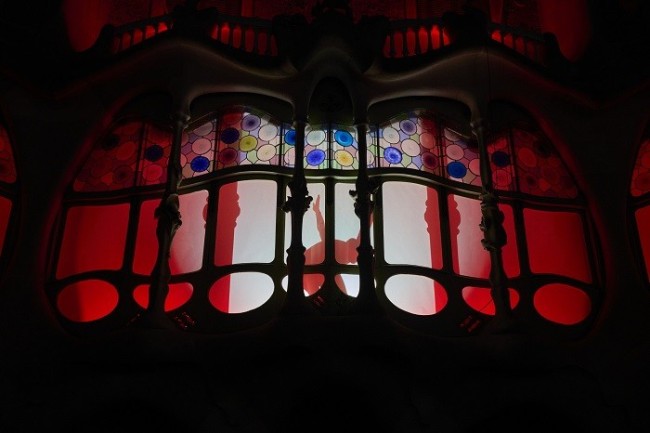 巴特罗之家光影大秀《荫藏的顺次》点亮高迪年 ——从巴塞罗那城市大众艺术到中国应付麇集刷屏的全球回响