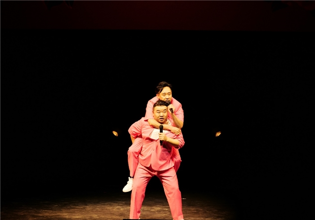 《礼赞春晖 温暖中华》 ——中国艺术家代表团新春公益慰问晚会盛启悉尼歌剧院