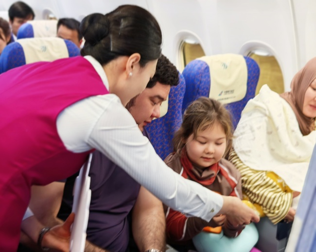 木棉遇春绽芳华 云端传情暖旅途 ——南航春分国际首乘主题航班飞向美好未来