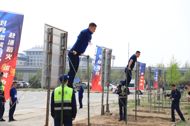 陕西消防大练兵对抗赛鸣枪开赛 
