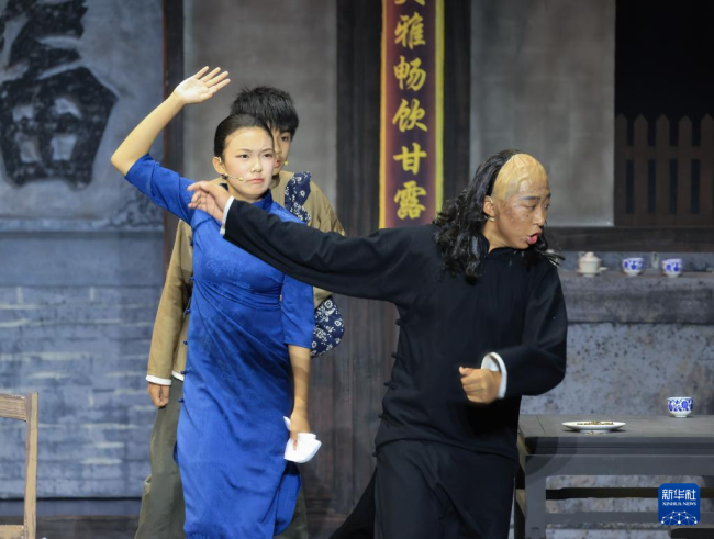 戏剧育人：北京中学生演绎《呐喊》《茶馆》