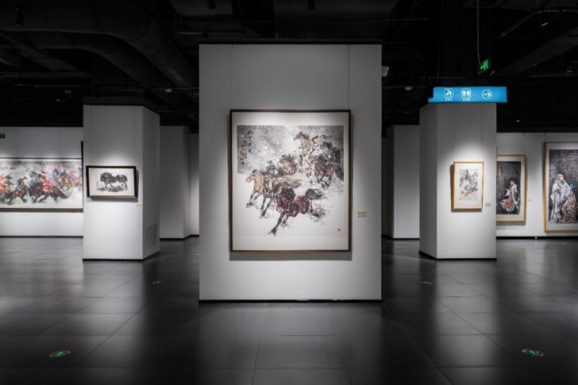 丹青续文脉 骏马写天山 “驰骋万里 大美新疆——黄胄、马欣乐师生画展”在乌鲁木齐开幕