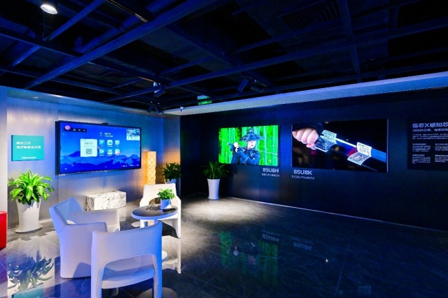 为旅客打造一个“免费贵宾厅”，海信胶东国际机场体验店焕新亮相