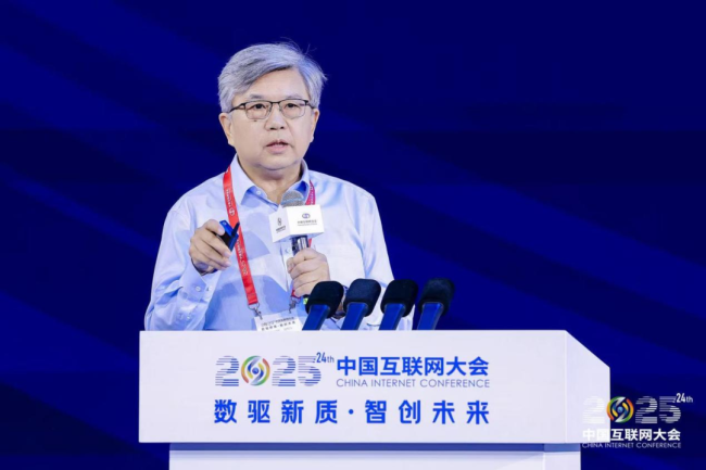 中国科协联合国咨商信息与通信技术专委会(CCIT)主席中国新一代人工智能发展战略研究院执行院长中国互联网协会专家咨询委员会副主任龚克