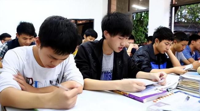 “高考神话”王百洋716分保送北大 如今怎样