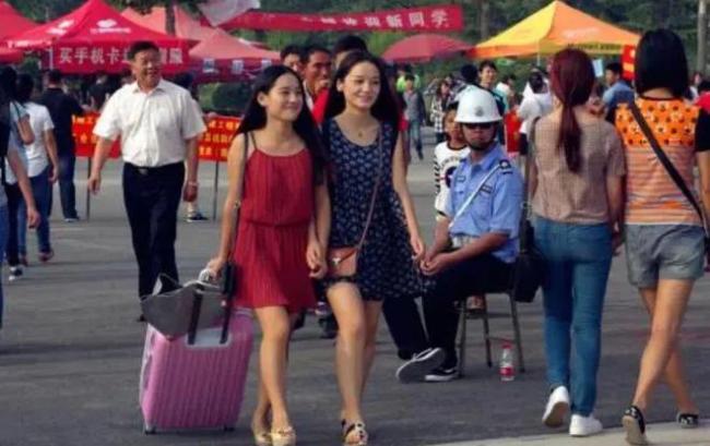 大一新生该不该一个人去大学?辅导员回应