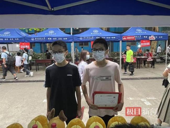 双胞胎兄弟同考639分,同入华中科技大学