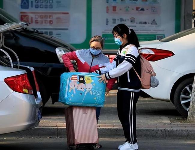深圳教育局发布通知，确定2023中小学寒假时间，家长却开始发愁