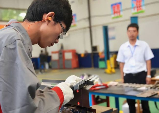 “上职高没有出息”？北大教授谈职高生前景，一句话茅塞顿开