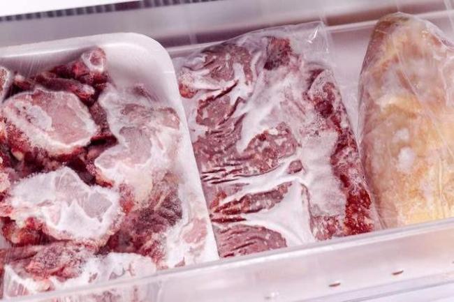“一片鲜肉都没有”，学校配餐公司用冻肉引热议！