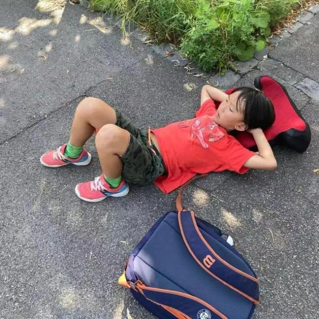 “孩子在瑞士公立学校上学，该‘躺’还是该‘卷’