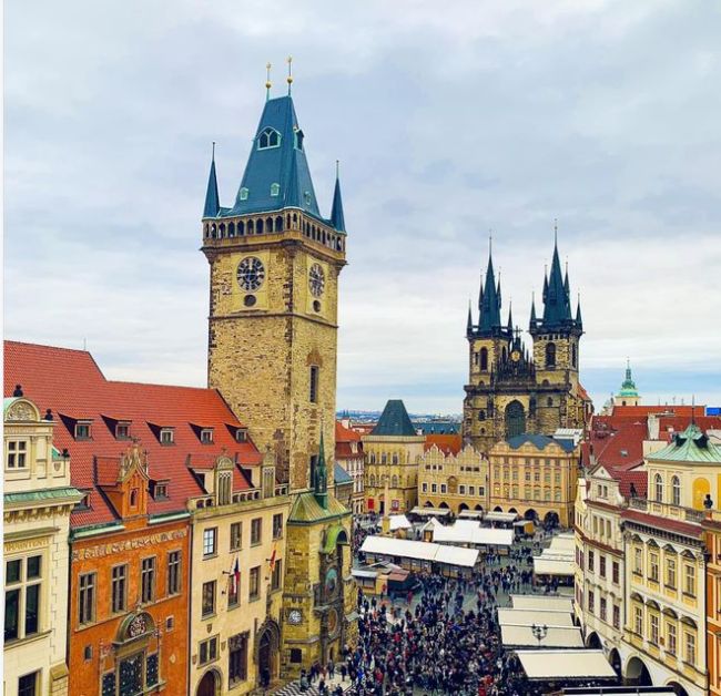 留学生：“我和史无前例的查理大学枪击案擦肩而过”