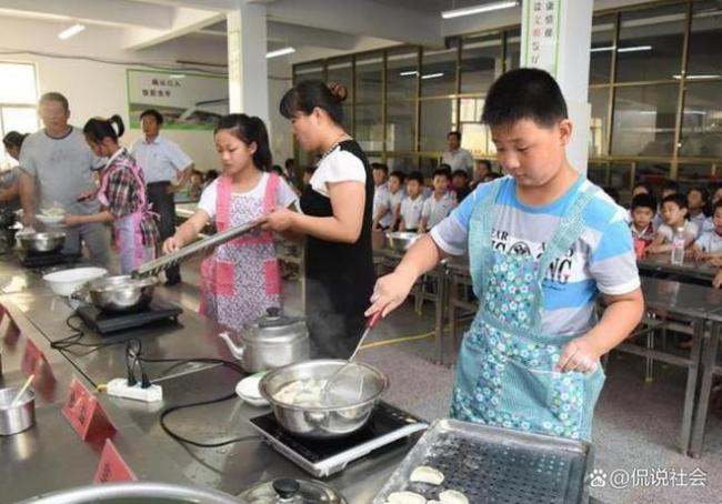 寒假作业“新花样”，杭州一小学让孩子学做菜