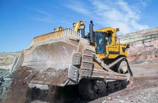 张雪峰再次提醒，这4个专业看似高大上，实则毕业即失业