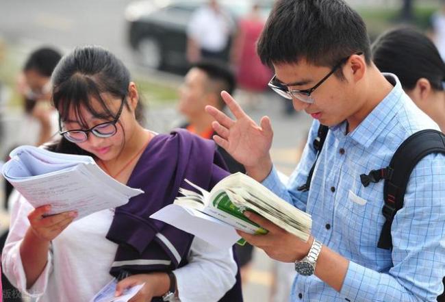 全国高考报名将超1400万，40%为复读生