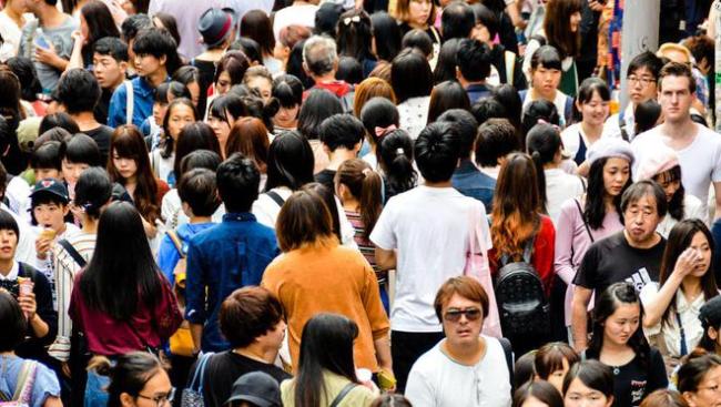 28岁女生国家奖学金、科研设计奖在手，投了8000份简历都石沉大海