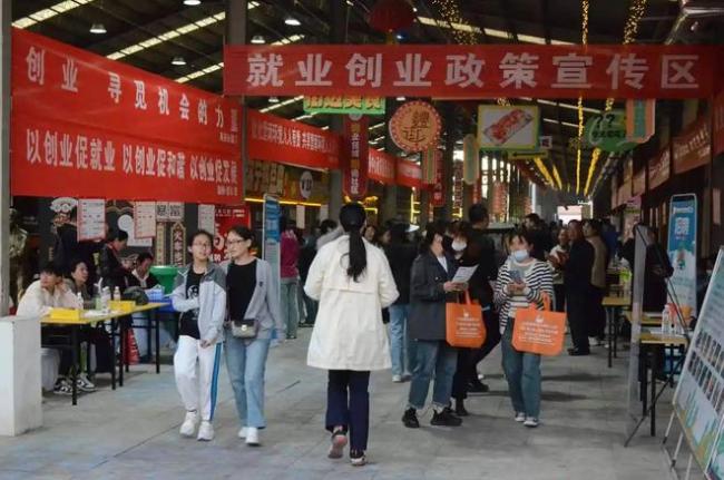 痛心！班级57人，10名男生全就业，而女生竟只有一人上岸