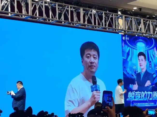 张雪峰暂别直播间，2025 高考志愿填报少了「最强音」？